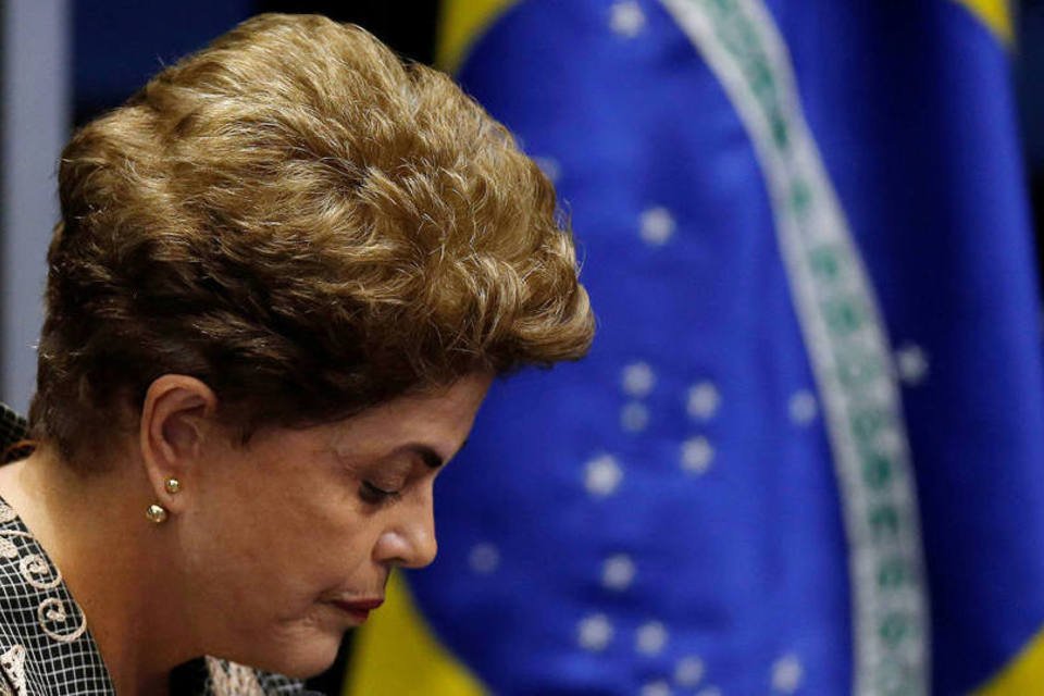 "É lamentável denúncia sem provas", afirma Dilma