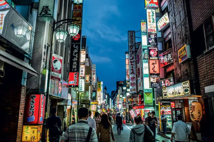 
	Rua de T&oacute;quio: Setagaya, o distrito mais povoado da capital japonesa, de um total de 23, conta com 874.000 habitantes e segue os passos do vizinho Shibuya
 (Bloomberg)