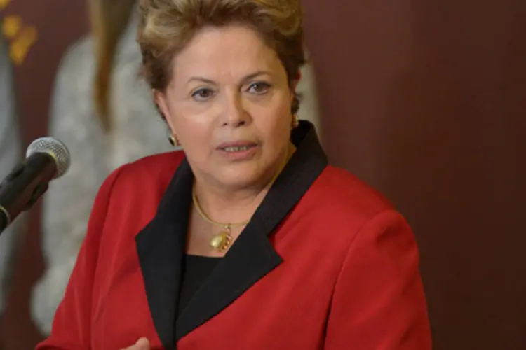 A presidente Dilma Rousseff: a presidente disse que o aumento para 25% da quantidade de etanol misturada à gasolina, a partir do dia 1º de maio, é reconhecimento de que a produção foi maior.. (Wilson Dias/ABr)