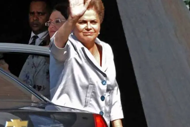  Dilma Rousseff acena e pede trégua ao Vaticano (José Cruz/AGÊNCIA BRASIL)