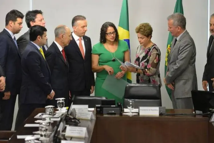 
	Partidos da base assinam manifesto em defesa de Dilma
 (José Cruz/Agência Brasil)