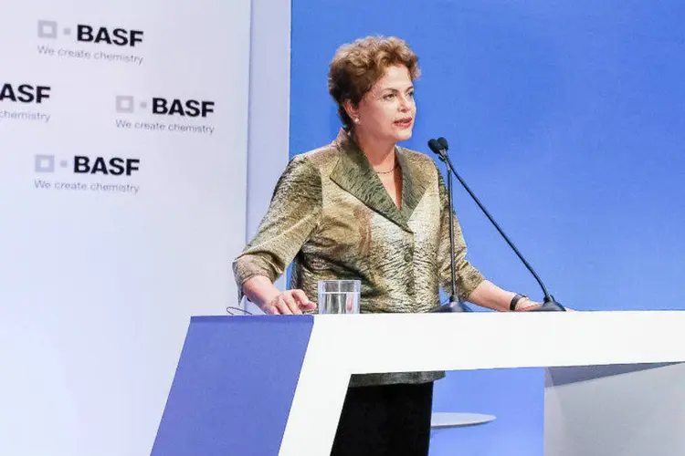 
	Dilma em discurso durante inaugura&ccedil;&atilde;o do complexo acr&iacute;lico da BASF, na Bahia
 (Roberto Stuckert Filho/PR)