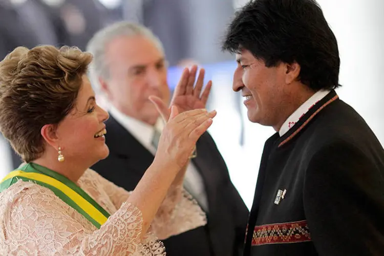 
	Dilma Rousseff cumprimenta Evo Morales: Dilma e Morales se reunir&atilde;o durante aproximadamente uma hora e meia e depois almo&ccedil;ar&atilde;o juntos, diz diplomata
 (REUTERS/Ueslei Marcelino)