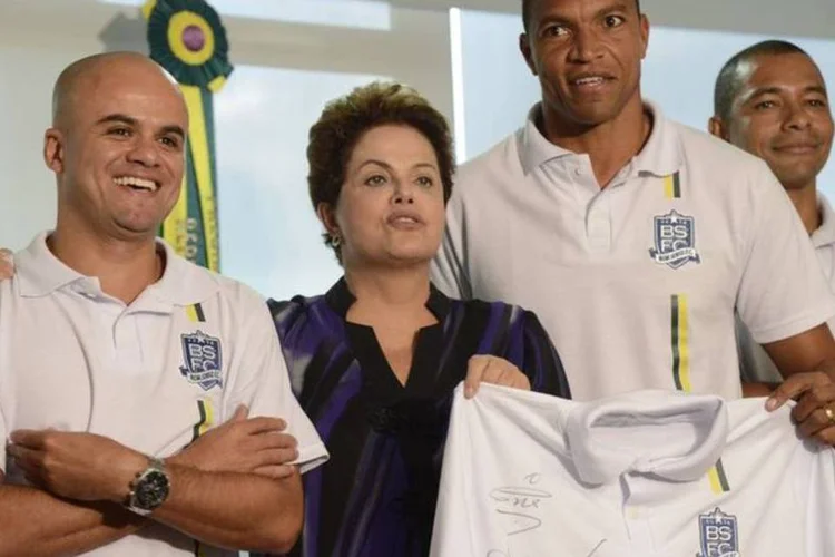 
	Dilma: ela n&atilde;o conhecia, at&eacute; o momento, a situa&ccedil;&atilde;o de sal&aacute;rios atrasados, diz jogador Alex
 (Valter Campanato/Agência Brasil)