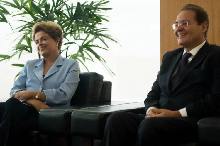 
	Dilma Rousseff recebe o presidente do Senado, Renan Calheiros: a presidente Dilma Rousseff decidiu convocar uma reuni&atilde;o para a manh&atilde; desta quinta-feira, 13, para discutir ponto a ponto a lista de 27 propostas legislativas
 (Marcelo Camargo/ Agência Brasil)