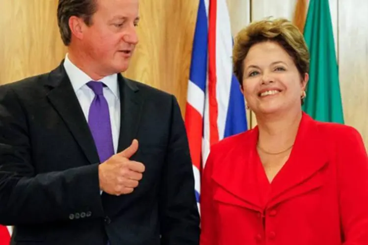
	David Cameron e Dilma Rousseff: o Ir&atilde; nega ter a inten&ccedil;&atilde;o de desenvolver armas nucleares e diz estar enriquecendo ur&acirc;nio para uso em is&oacute;topos m&eacute;dicos
 (Roberto Stuckert Filho/PR)
