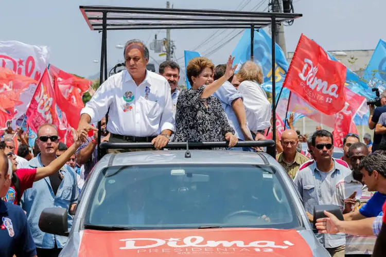 Dilma Rousseff faz carreata em Padre Miguel com o candidato do PMDB ao governo do Rio, Luiz Fernando Pezão (Ichiro Guerra/ Dilma 13)
