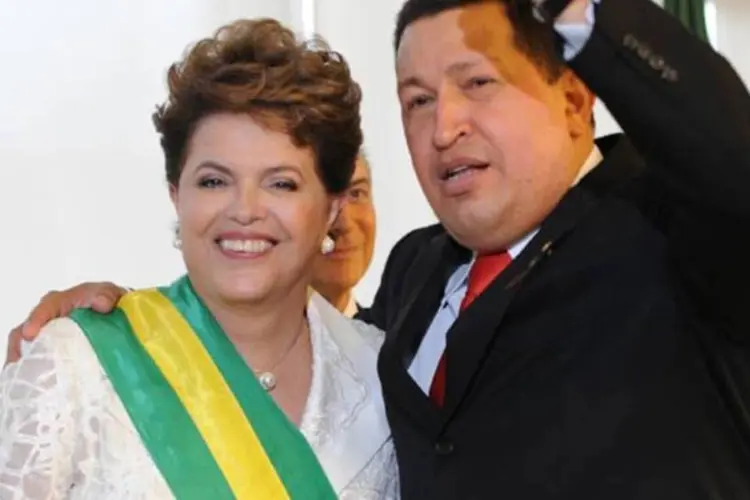 
	Dilma e Ch&aacute;vez: o l&iacute;der venezuelano n&atilde;o era visto em p&uacute;blico desde 11 de dezembro
 (Agência Brasil)