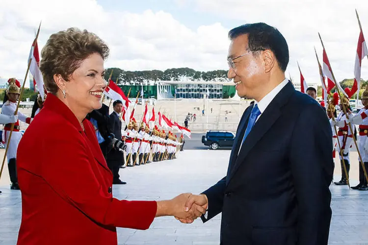 
	Dilma cumprimenta o premi&ecirc; da China, Li Keqiang, ap&oacute;s declara&ccedil;&atilde;o &agrave; imprensa
 (Roberto Stuckert Filho/PR)