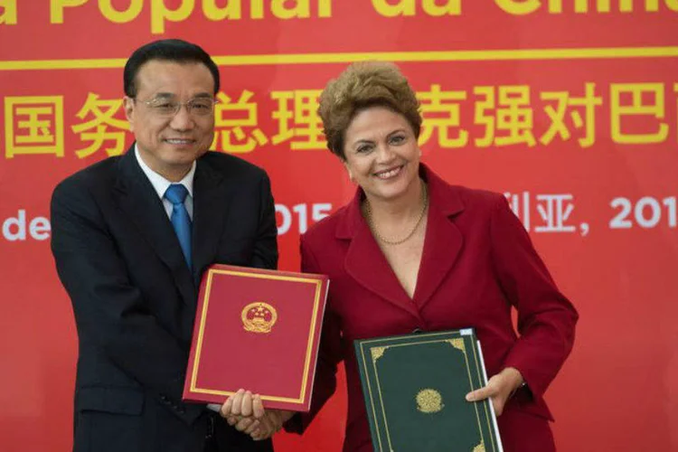 
	A presidente Dilma e primeiro-ministro chin&ecirc;s durante assinatura de atos
 (Marcelo Camargo/Agência Brasil)