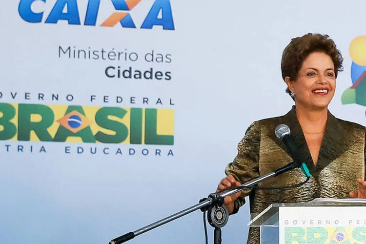 
	Dilma Rousseff durante cerim&ocirc;nia de entrega de 500 unidades habitacionais do Residencial Volterra, do Programa Minha Casa Minha Vida
 (Roberto Stuckert Filho/PR)