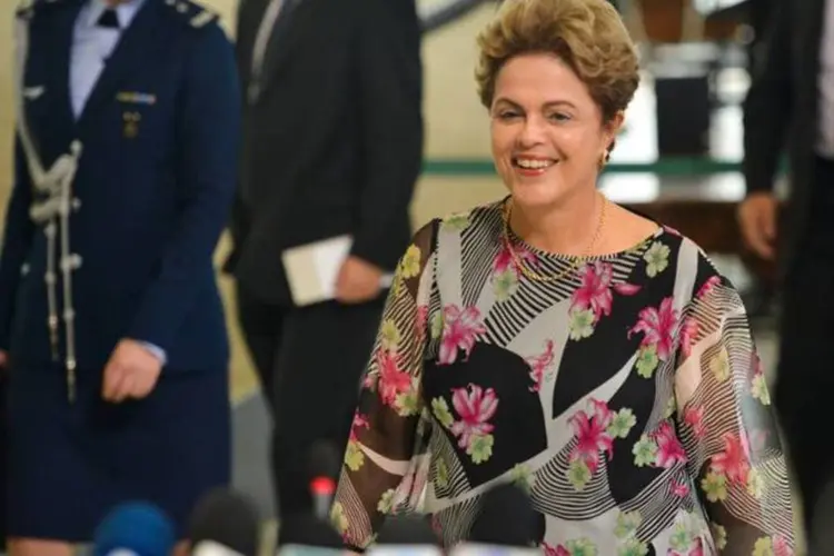 
	Nesta quinta, Dilma passou o dia reunida com ministros e aliados para discutir a reforma ministerial
 (José Cruz/Agência Brasil)
