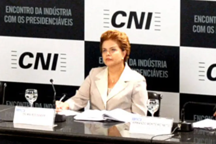 A pré-candidata do PT à Presidência da República, Dilma Roussef, no debate com os presidenciáveis na Confederação Nacional da Indústria (.)