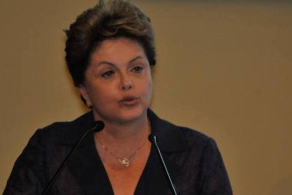 Dilma faz prestação de contas e pede compromisso