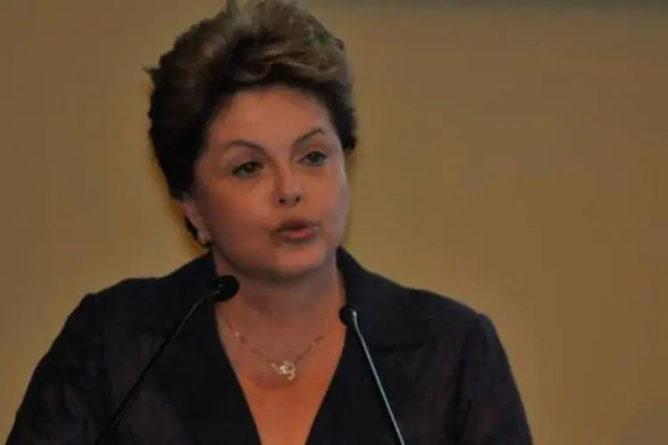 A candidata do PT à Presidência, Dilma Rousseff, participa de sabatina na CNI (José Cruz/Agência Brasil)