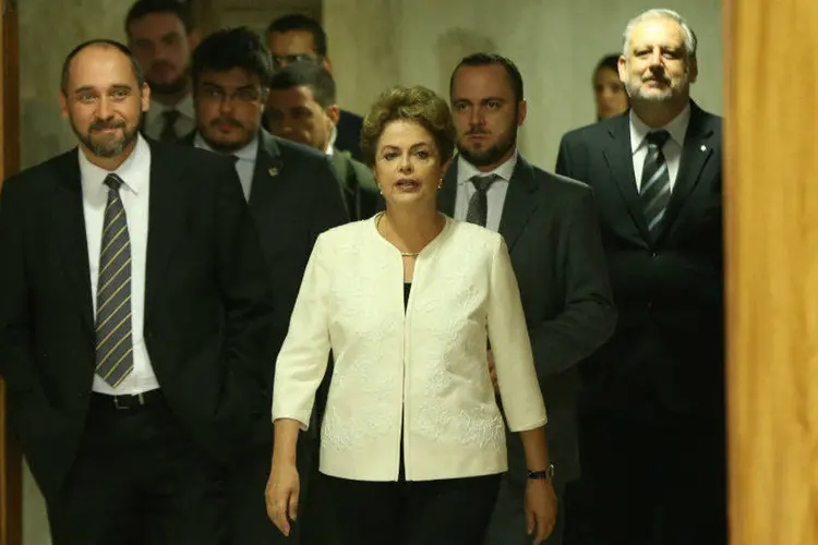 
	Dilma Rousseff durante coletiva de imprensa ap&oacute;s Eduardo Cunha aceitar pedido de impeachment
 (Lula Marques/Agência PT/Fotos Públicas)
