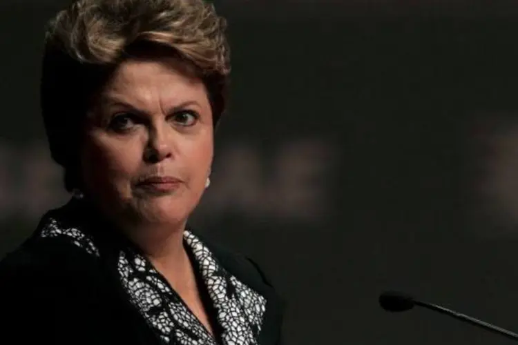 
	Dilma Rousseff:presidente foi informada nque o risco jur&iacute;dico relacionado aos contratos e a poss&iacute;veis questionamentos sobre os pre&ccedil;os dos ped&aacute;gios afastaram as empresas potencialmente interessadas na concess&atilde;o da BR-262
 (Ueslei Marcelino/Reuters)