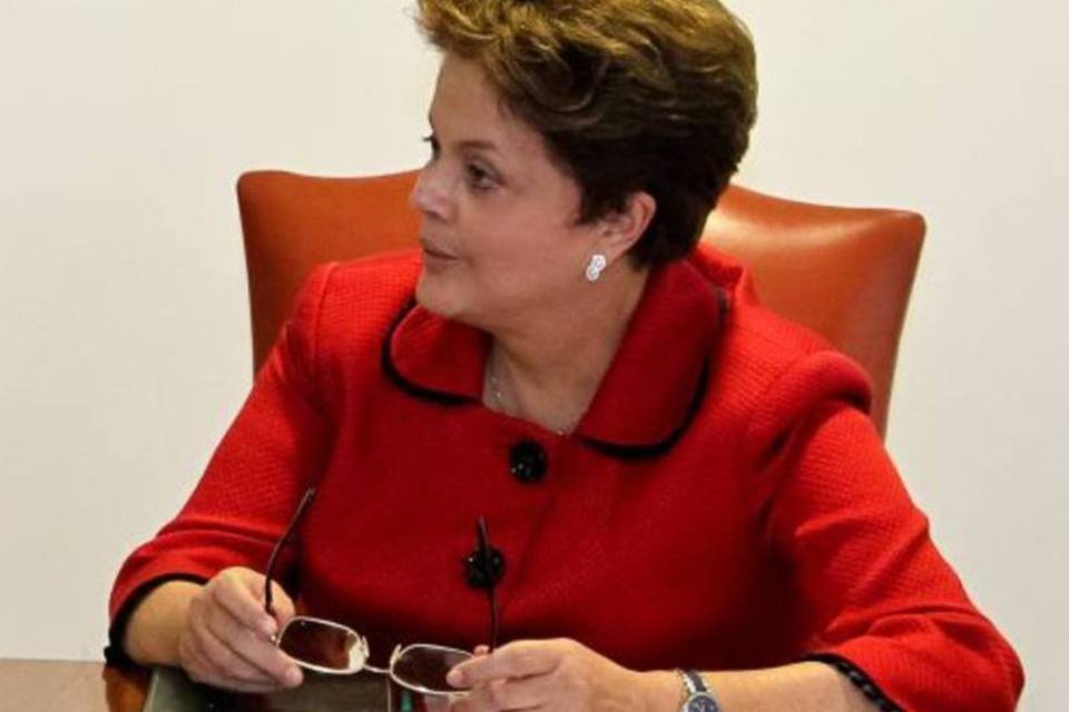 Emprego e renda geram crescimento, afirma Dilma