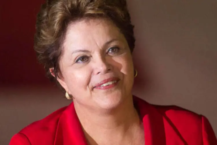 
	A presidente Dilma Rousseff: Dilma ressaltou que a ideia de dar prefer&ecirc;ncia &agrave;s mulheres no pagamento do benef&iacute;cio foi do ex-presidente Lula
 (REUTERS/Claudio Reyes)