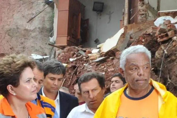 Dilma Rousseff visita áreas atingidas pelas chuvas em Nova Friburgo (Valter Campanato/ABr)