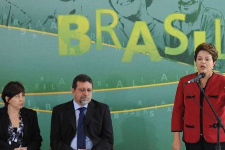 Dilma visita China para aumentar relações comerciais