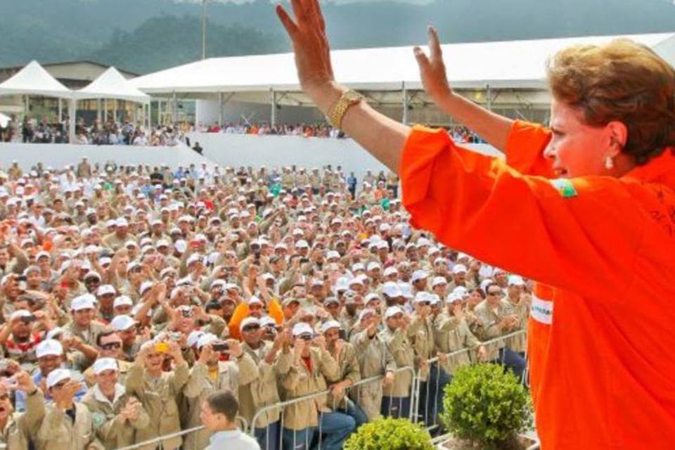 Dilma anuncia Minha Casa 2 em dia de 'agenda positiva'