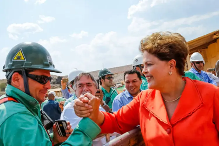 
	Dilma Rousseff (PT) durante visita &agrave; Usina Hidroel&eacute;trica Santo Ant&ocirc;nio, em Porto Velho
 (Ichiro Guerra/Dilma 13/Divulgação via Fotos Públicas)