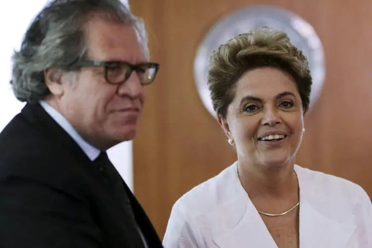 
	Dilma Rousseff e Luis Almagro: Almagro alertou que o Brasil poder&aacute; apelar &agrave; Carta Democr&aacute;tica da organiza&ccedil;&atilde;o, se achar necess&aacute;rio
 (Ueslei Marcelino / Reuters)