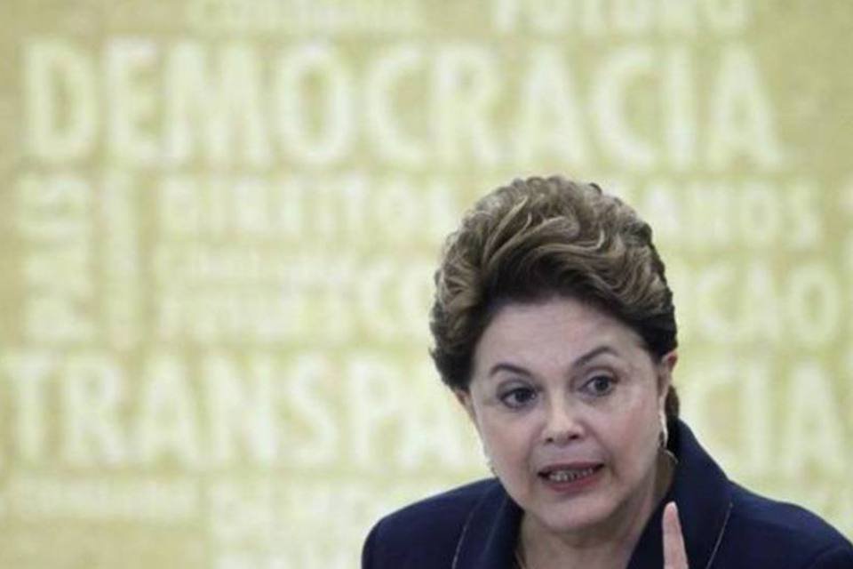Dilma orienta base aliada a impedir convocação