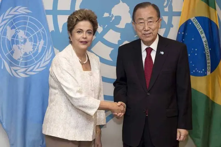 
	Dilma Rousseff ao lado de Ban Ki-moon: o secret&aacute;rio-geral deu as boas-vindas ao compromisso anunciado por Dilma de reduzir em 37% as emiss&otilde;es de gases do efeito estufa no Brasil at&eacute; 2025
 (REUTERS/Andrew Kelly)