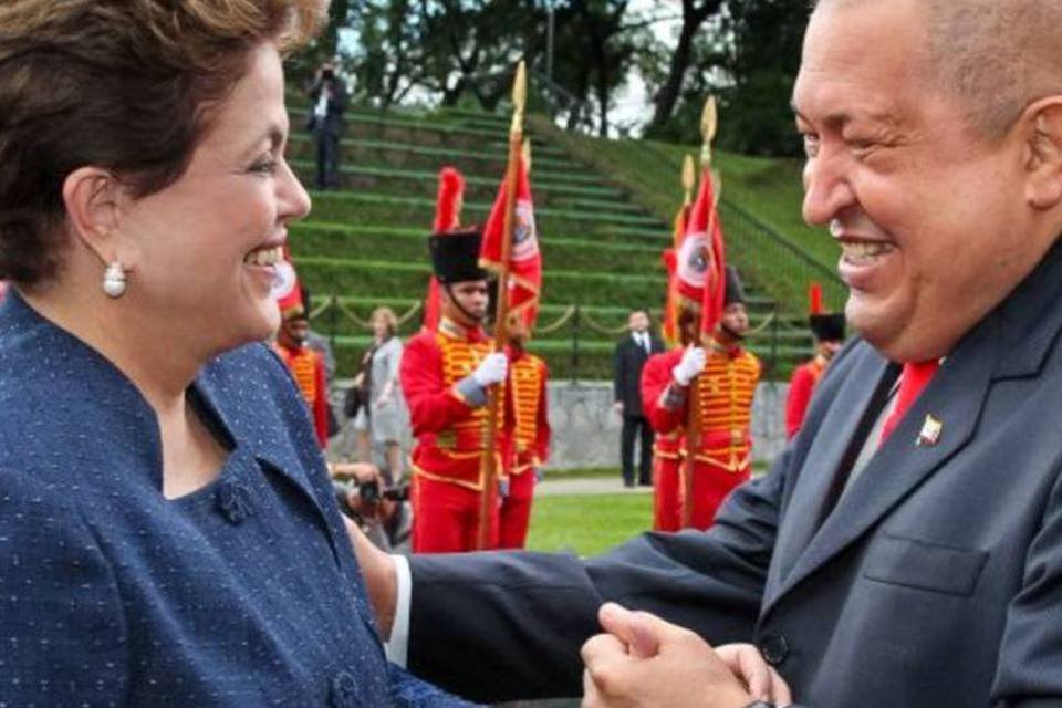 Chávez recebe Dilma para revisar projetos entre Brasil e Venezuela