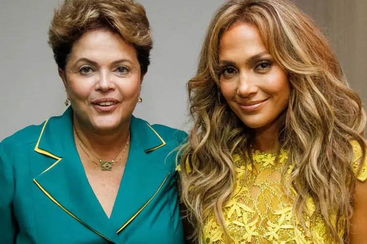
	Presidente Dilma Rousseff e a cantora Jennifer Lopez durante cerim&ocirc;nia de abertura da Copa do Mundo da FIFA Brasil 2014: sele&ccedil;&atilde;o est&aacute; acima dos partidos
 (Ricardo Stuckert/Instituto Lula)