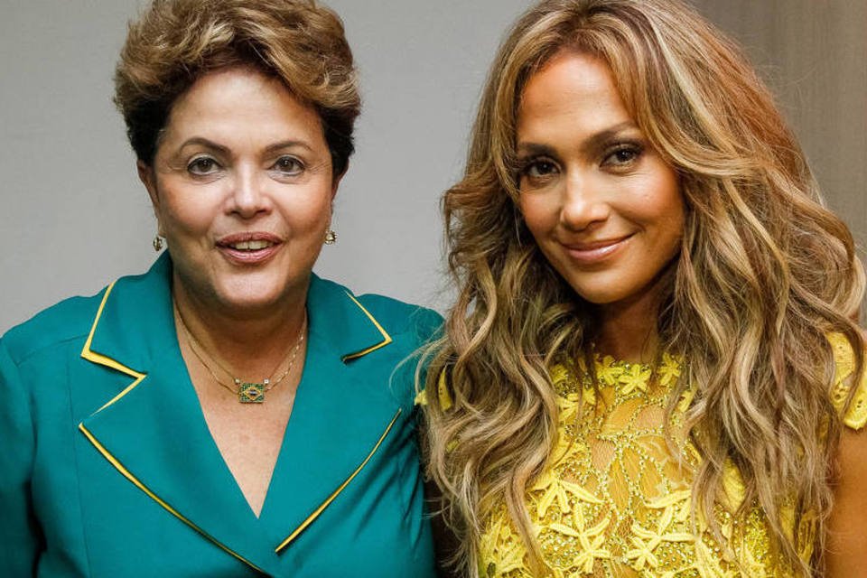 Dilma tieta Jennifer Lopez na abertura da Copa