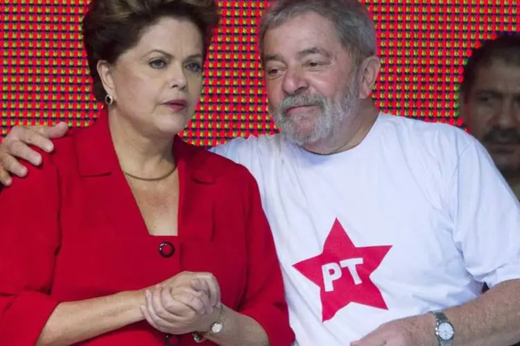 Dilma e Lula: a ex-presidente disse que há uma tentativa de inviabilizar o petista via condenação judicial (Joedson Alves/Reuters)