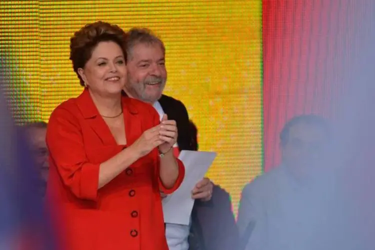 
	Dilma e Lula: &quot;quem vota na gente &eacute; o povo, cujo &uacute;nico mercado que conhece &eacute; onde compra feij&atilde;o&quot;
 (Fabio Rodrigues Pozzebom/Agência Brasil)