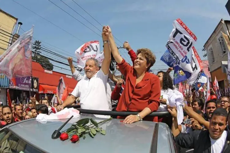 Dilma Roussef e o ex-presidente Lula fazem carreata em São Bernardo do Campo (Ichiro Guerra/Dilma 13/Divulgação)
