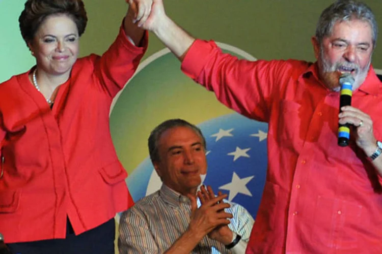 Dilma com Lula: promessa de continuar tudo igual (Valter Campanato/Wikimedia Commons)