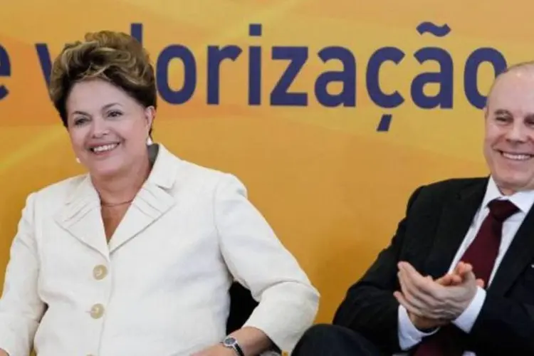 Dilma Rousseff e Guido Mantega no lançamento do PAC equipamentos: segundo a pesquisa, a melhora na avaliação do governo foi puxada pelas medidas econômicas adotadas (Roberto Stuckert Filho/Presidência da República)