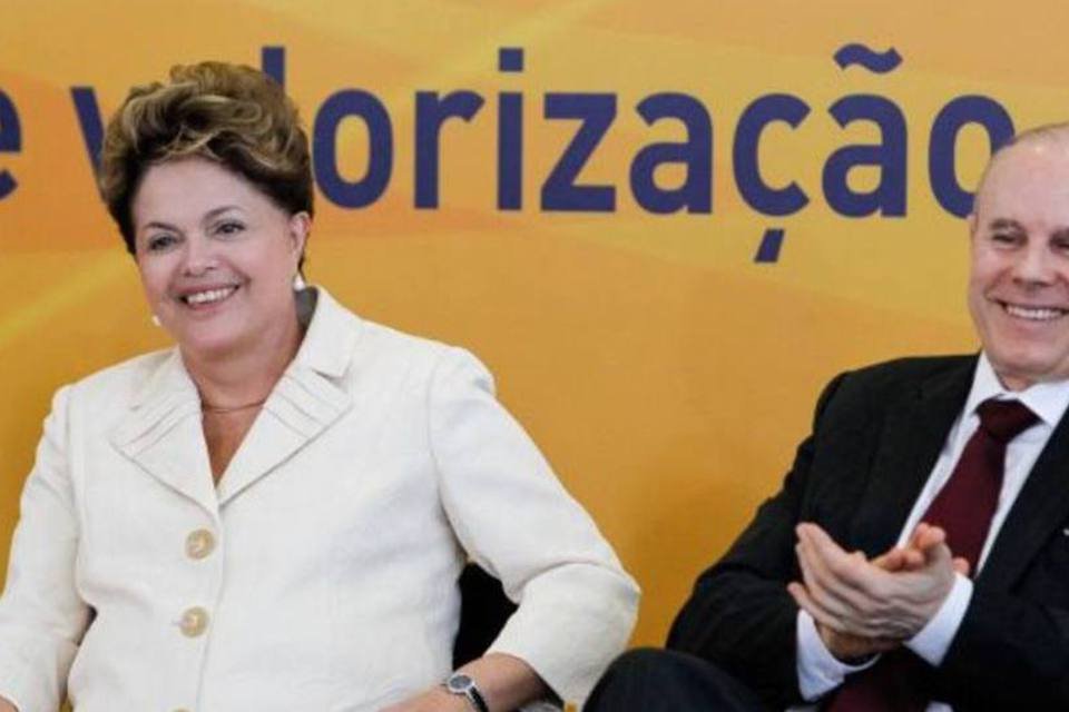 Dilma promete proteger produção e empregos no país
