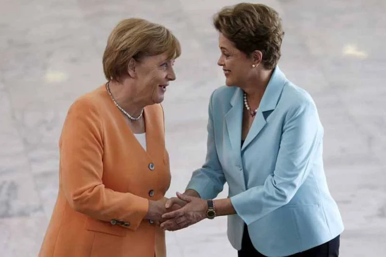 Presidente Dilma Rousseff recebe a presidente alemã Angela Merkel no Palácio do Planalto (REUTERS/Ueslei Marcelino)