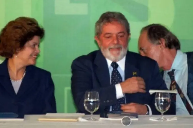 Comitiva brasileira se reuniu de madrugada com países emergentes para refazer o texto-base do acordo (.)