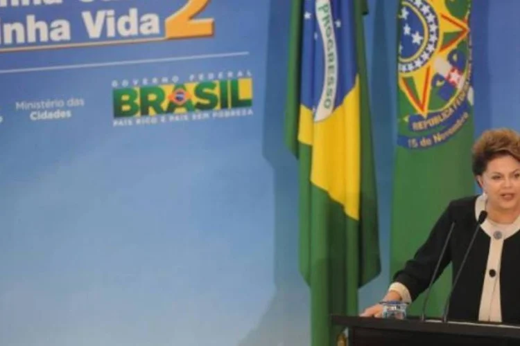 
	Dilma e o projeto Minha Casa, Minha Vida: o programa de constru&ccedil;&atilde;o de casas de Dilma impulsionou a demanda com o objetivo de estimular a economia antes das elei&ccedil;&otilde;es&nbsp;
 (Wilson Dias/ABr)