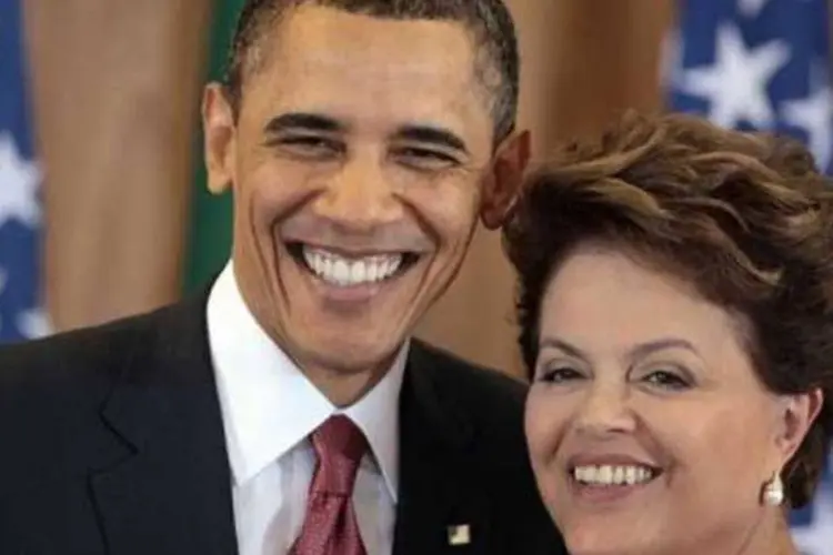Dilma posa ao lado de Obama, na visita do presidente americano ao Brasil em março deste ano: ele é o mais poderoso do mundo e ela, a 22ª na lista (Pedro Santana/AFP)