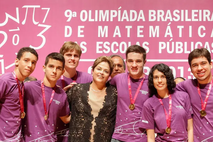 Presidente Dilma Rousseff durante entrega da cerimônia nacional de Premiação da 9ª Olimpíada Brasileira de Matemática das Escolas Públicas, no Rio de Janeiro (Roberto Stuckert Filho/PR)