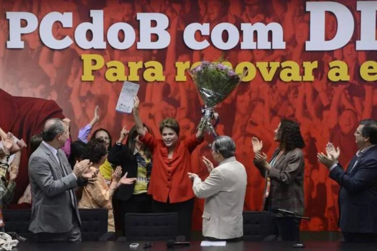 Dilma Rousseff participa da Convenção Nacional do PCdoB, que oficializou apoio à sua candidatura (Valter Campanato/Agência Brasil)