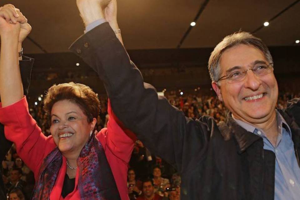 Dilma elogia Pimentel em evento do PT em MG