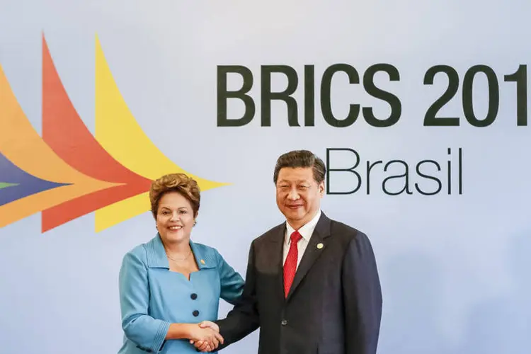 Dilma Rousseff cumprimenta Xi Jinping durante participação na VI Cúpula do BRICS (Roberto Stuckert Filho/Presidência)