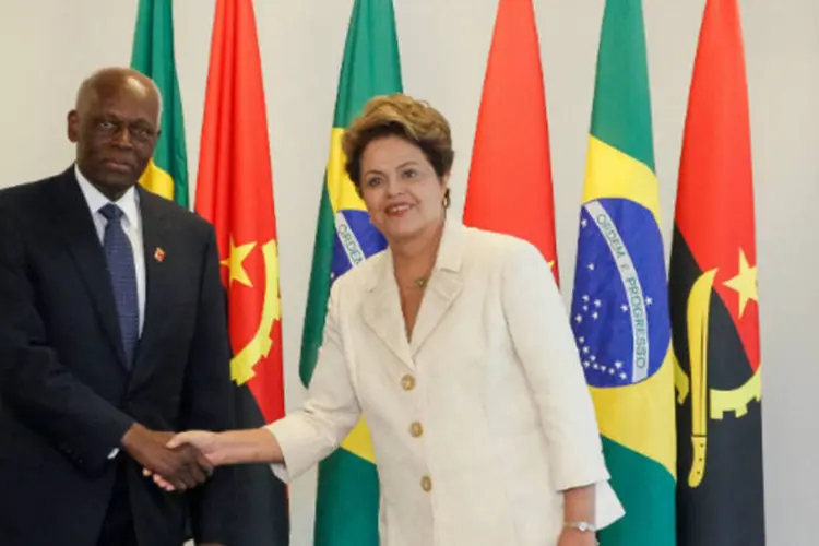 Dilma e Santos: presidente de Angola agradeceu palavras de Dilma e aproveitou para exaltar Copa (Roberto Stuckert Filho/Presidência da República)