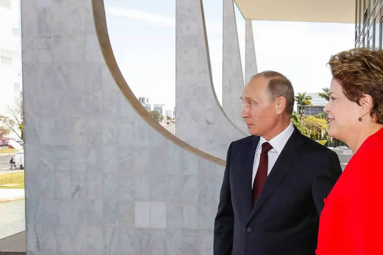 Dilma Rousseff durante cerimônia oficial de chegada de Vladimir Putin, em Brasília (Roberto Stuckert Filho/PR)