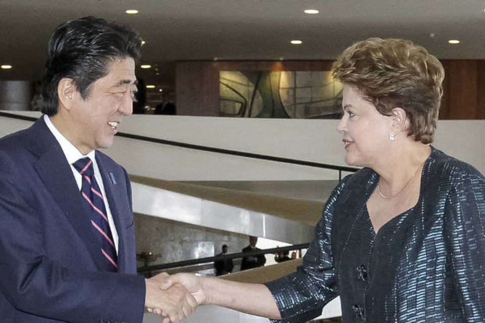 Premiê do Japão deixa US$700 milhões em créditos no Brasil
